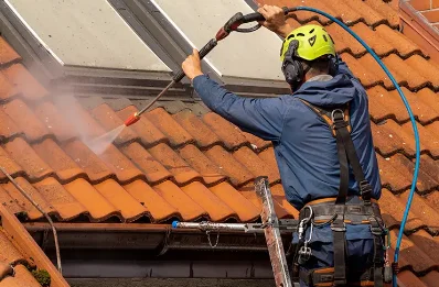 Démoussage et hydrofuge de toiture à Courtes